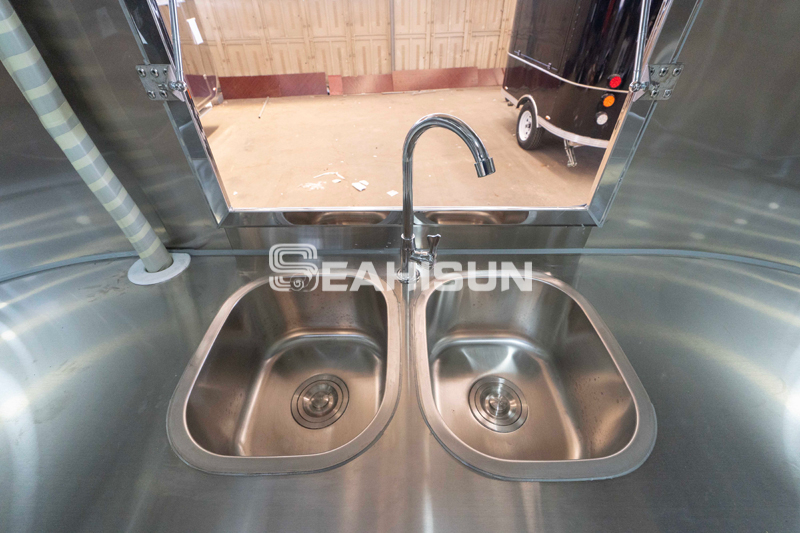 4.5m移动商用冰淇淋方形餐车